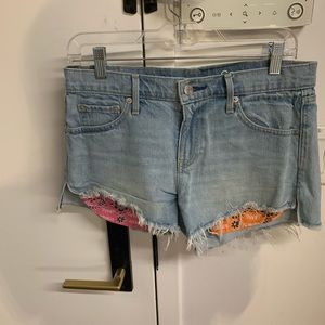 Light denim gap shorts with colored pockets size 26